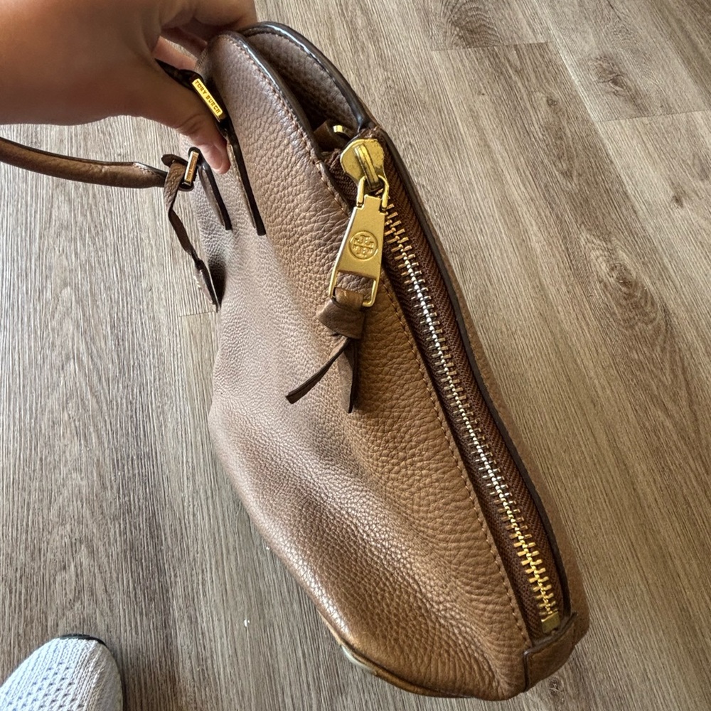 Tory Burch Robinson Tan Leather Satchel - Picture 5 of 16